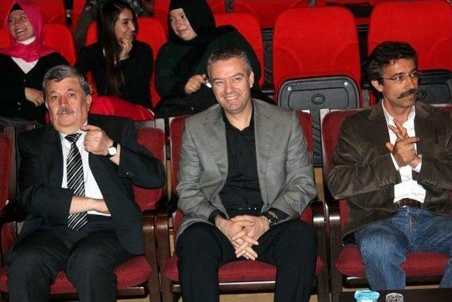 C&uuml;&rsquo;de T&uuml;rk&ccedil;e&rsquo;ye Hizmet Edenler &Ouml;d&uuml;lleri Sahiplerine Verildi 1