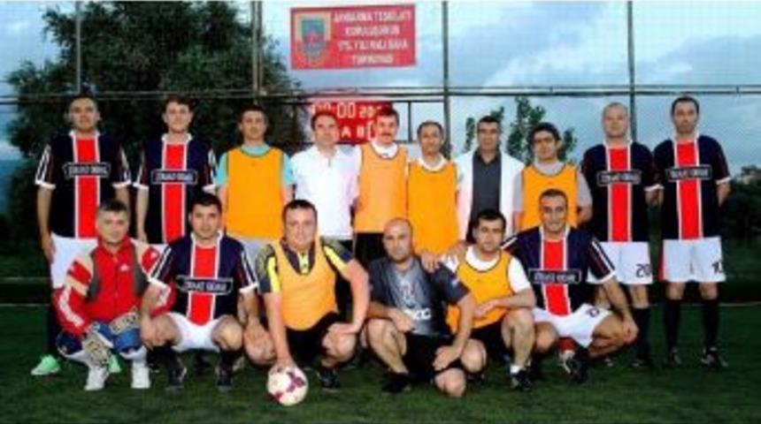 &Ouml;demiş&rsquo;te Kurumlar, Jandarma&rsquo;nın 175. Yılı İ&ccedil;in Halı Sahaya İndi