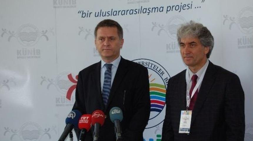 Bak&uuml; B&uuml;y&uuml;kel&ccedil;isi Coşkun Ve Rekt&ouml;r Korkmaz Gazetecilerle Biraraya Geldi