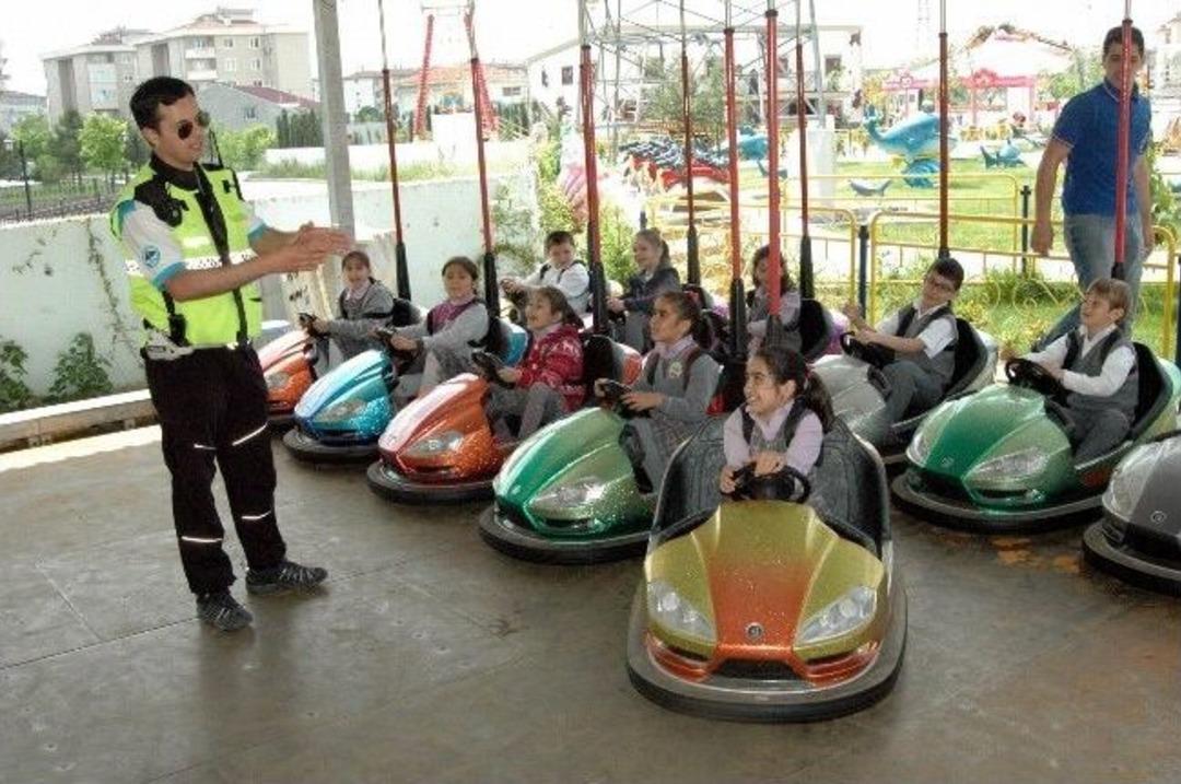 Hem Eğlendiler, Hem Trafik Kurallarını &Ouml;ğrendiler