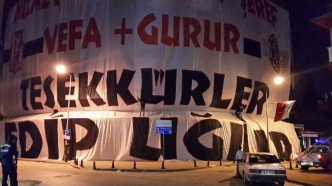 Taraftartan B&uuml;y&uuml;kşehir Başkanına Bin 250 Metrekarelik Teşekk&uuml;r