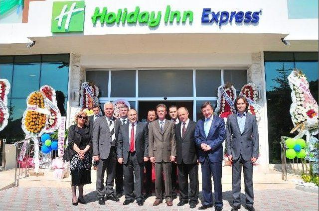 Vali Savaş, Holıday Inn Express Manisa-west Oteli Açılışına Katıldı