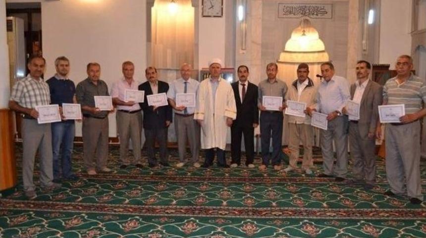 Kur&rsquo;an-ı Kerim Okumayı &Ouml;ğrenip, Sertifikalarını Aldılar
