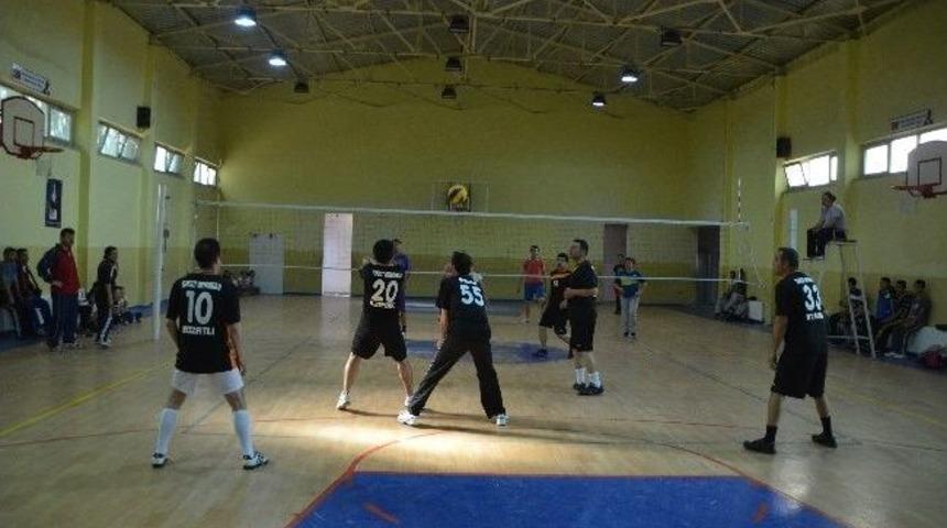 Yatğan'da Bahar Kupası Voleybol Turnuvası Başladı