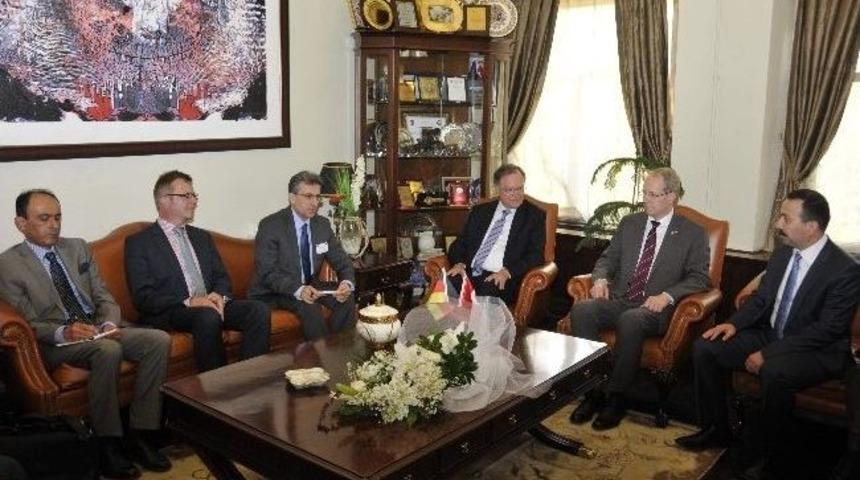 Aşağı Saksonya Başbakanı Sel&ccedil;uk&rsquo;ta