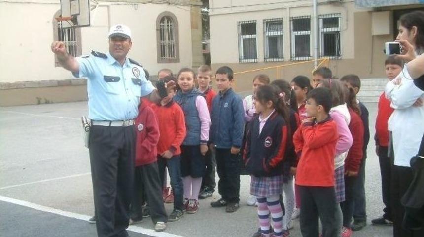 Burhaniye&rsquo;de &Ouml;ğrencilere Trafik Ve İlkyardım Dersi
