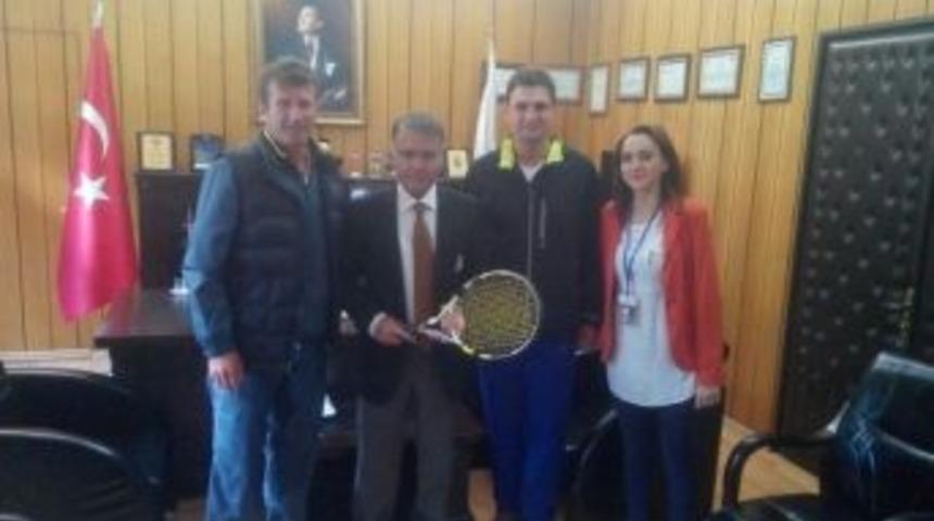 Burhaniye&rsquo;de Tenis Turnuvası Start Aldı