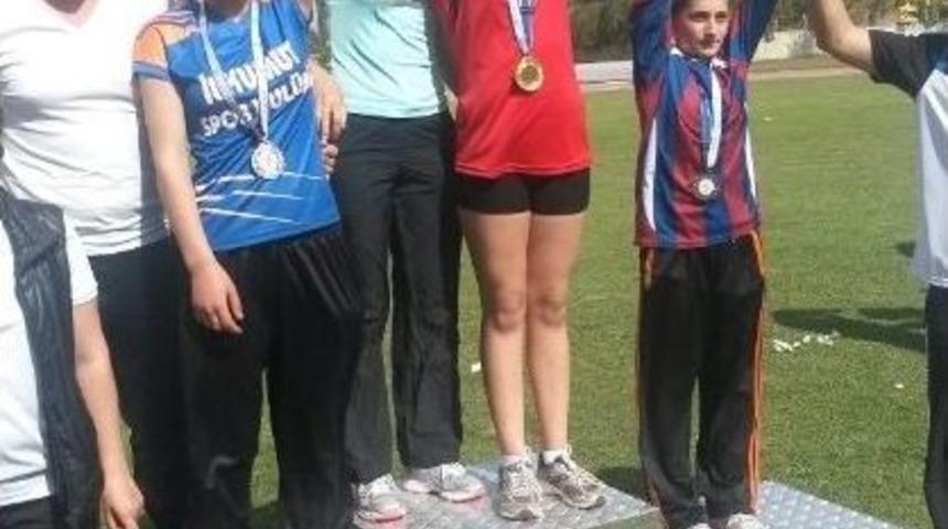 Burhaniye&rsquo;de İpek Buse İl&ccedil;enin Gururu Oldu