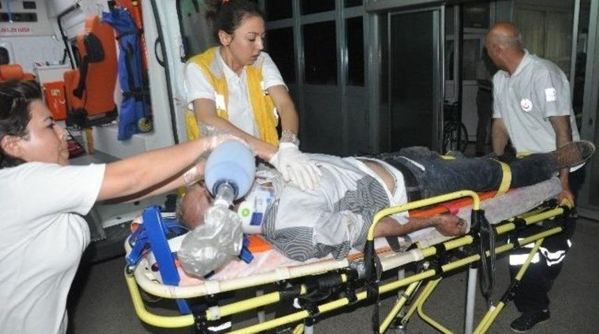 Adana'da Trafik Kazası: 1 &Ouml;l&uuml;, 4 Yaralı