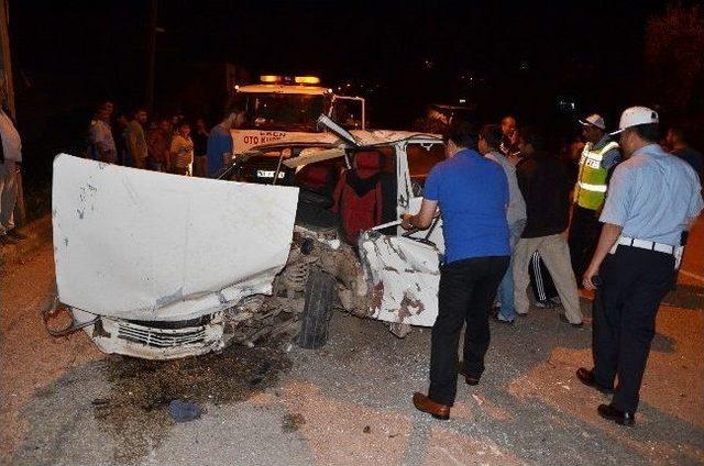 Adana'da Trafik Kazası: 1 Ölü, 4 Yaralı