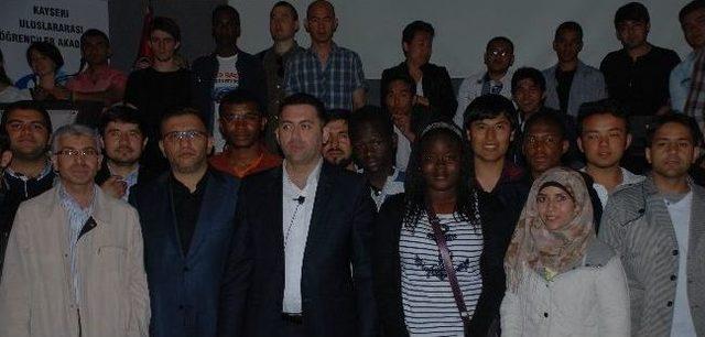 Yazar Necmettin Evci, Kayseri deki Uluslararası &Ouml;ğrenciler Akademisi nde  aklı  Değerlendirdi 1