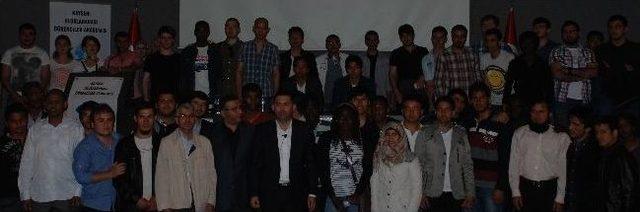 Yazar Necmettin Evci, Kayseri deki Uluslararası &Ouml;ğrenciler Akademisi nde  aklı  Değerlendirdi 3