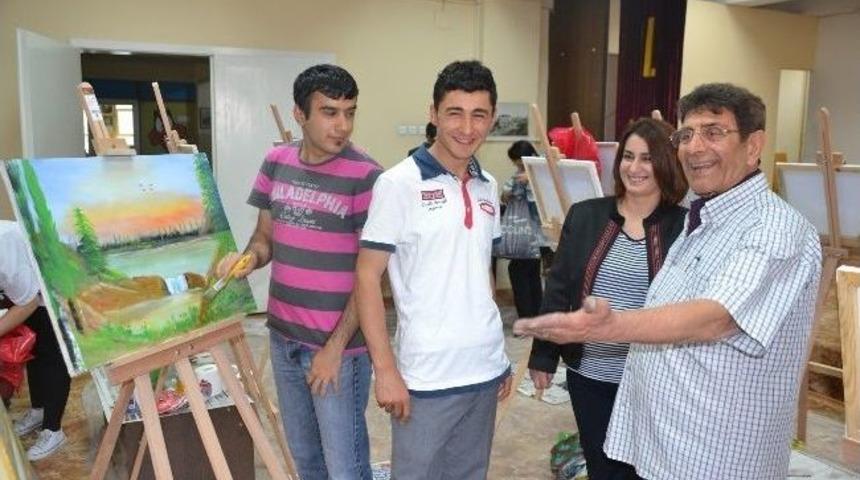 İl Halk K&uuml;t&uuml;phanesi Resim Eğitimi Veriyor