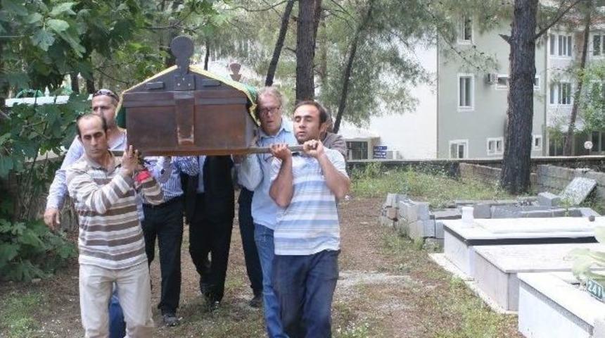 Hıristiyan &Ouml;ld&uuml; M&uuml;sl&uuml;man Gibi G&ouml;m&uuml;ld&uuml;