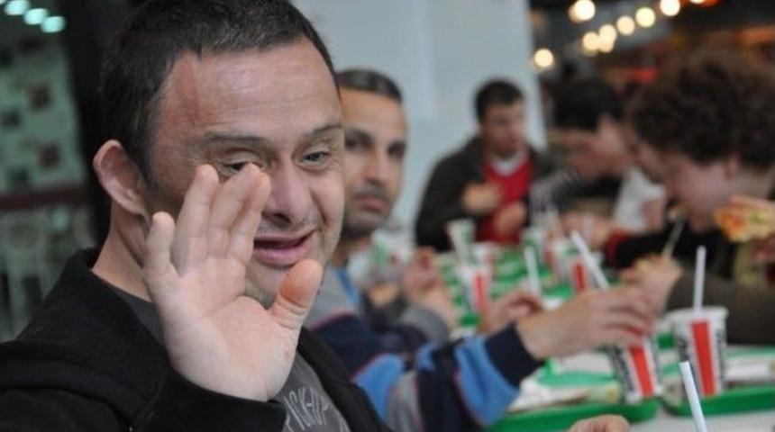 Bu Kez Engellilerin Kahkahaları Y&uuml;kseldi