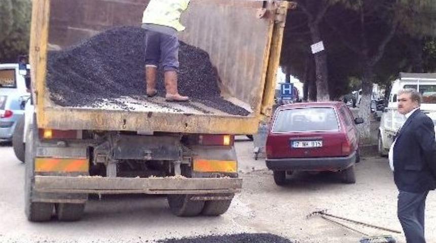 Lapseki&rsquo;de Asfalt Onarım &Ccedil;alışmaları