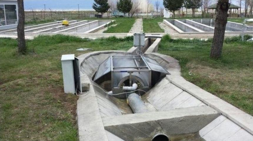 İ&ccedil;su Balıkları Uygulama Ve Araştırma Merkezinde &Ccedil;evre Duyarlılığı