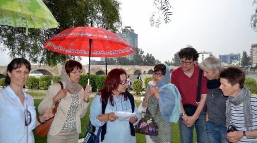 G&ouml;n&uuml;ll&uuml; Rehberler Adana&rsquo;yı Tanıttılar