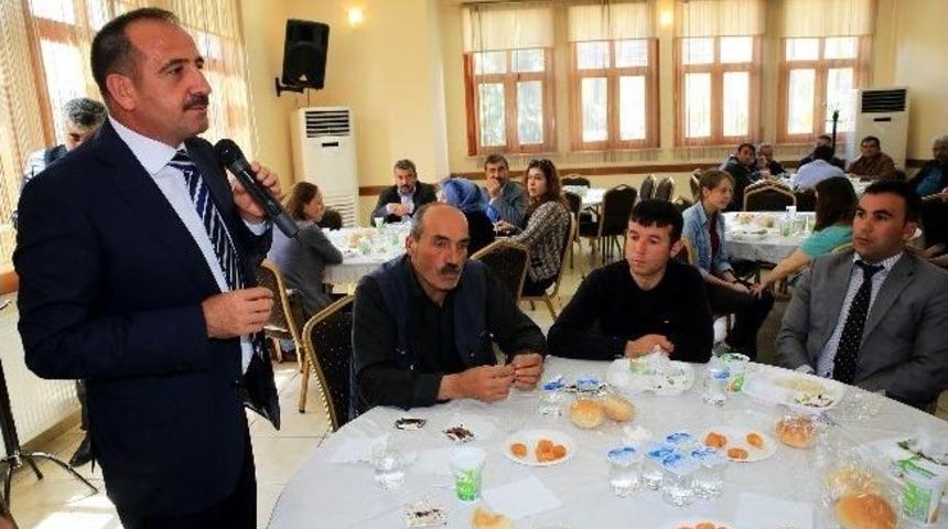 Başkan, İş&ccedil;ilerle &Ouml;ğle Yemeği Yedi