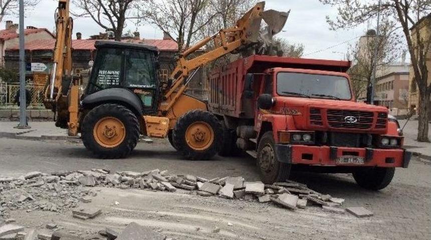 Kars Belediyesi Kaldırımları Yapıyor