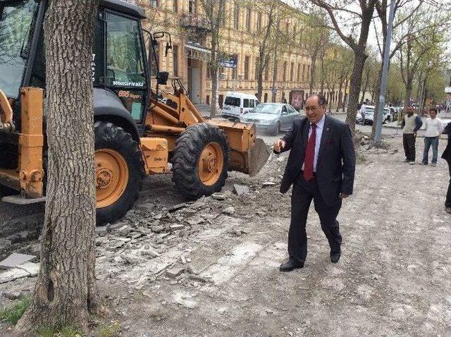 Kars Belediyesi Kaldırımları Yapıyor