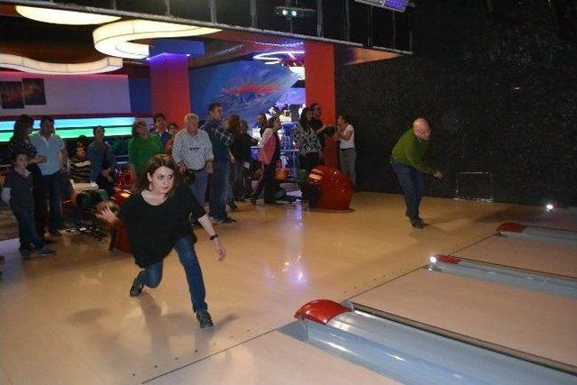 Eczacılar Piazza Bowling Turnuvası’nda Yarıştı