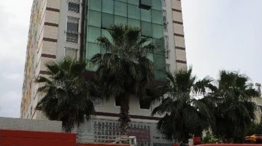 Antalya'da Özel Hastanedeki Duman Paniğe Neden Oldu