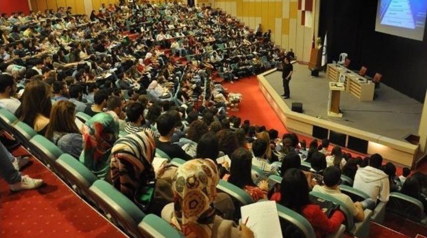 Ad&uuml;, Eğitim Programlarıyla Gen&ccedil;leri Geleceğe Hazırlanıyor