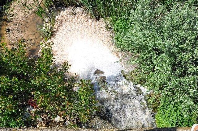 Kırklareli'de Dereye Bırakılan Atıklar Köy Halkını Tedirgin Ediyor