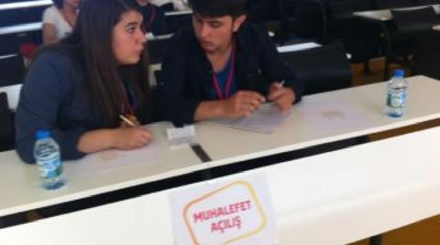 Atalay Anadolu Lisesi &ouml;ğrencileri İzmir'de yarıştı