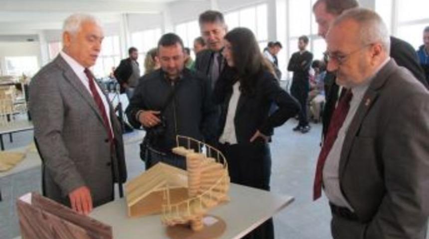 Meslek Y&uuml;ksek Okulu &Ouml;ğrencileri Maket Sergisi a&ccedil;tı