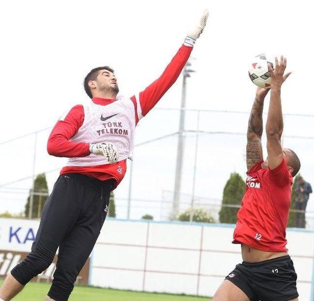 Trabzonspor, Galatasaray Ma&ccedil;ı Hazırlıklarını S&uuml;rd&uuml;rd&uuml; 1