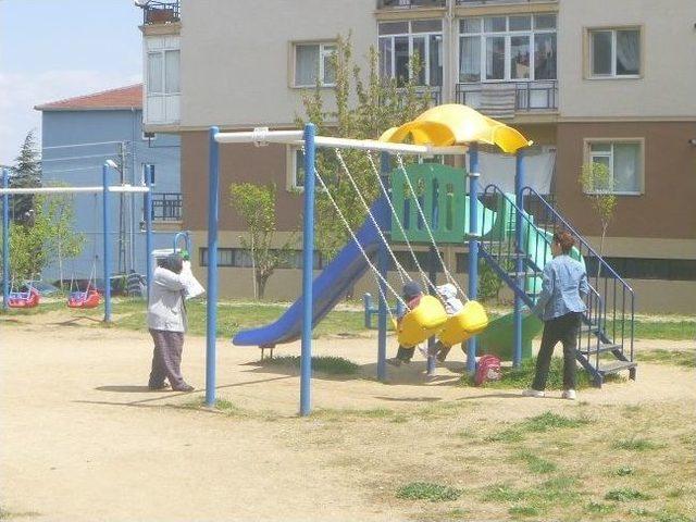 Bilecik&rsquo;te &Ccedil;ocuk Oyun Parkları Yenilendi 1