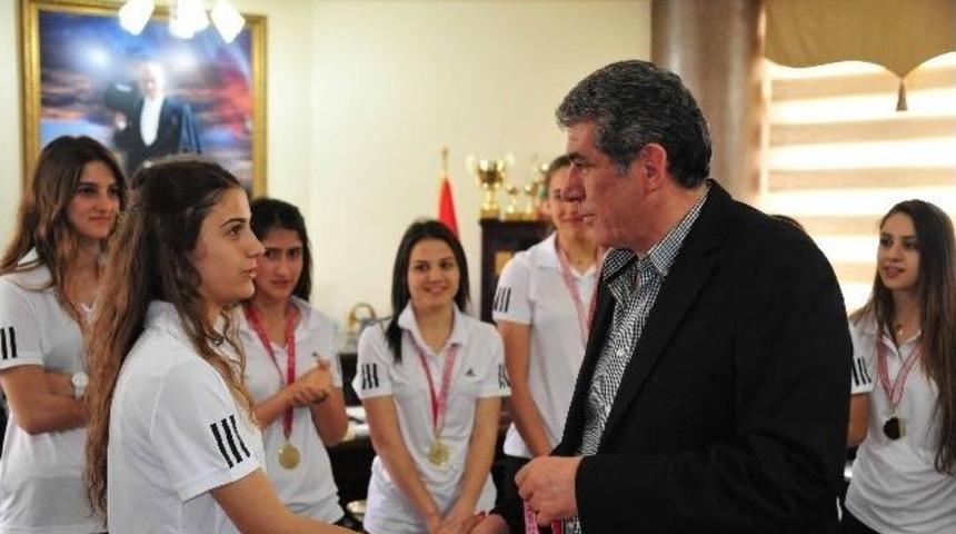 Bal&ccedil;ova'nın Kızları T&uuml;rkiye Şampiyonası'nda