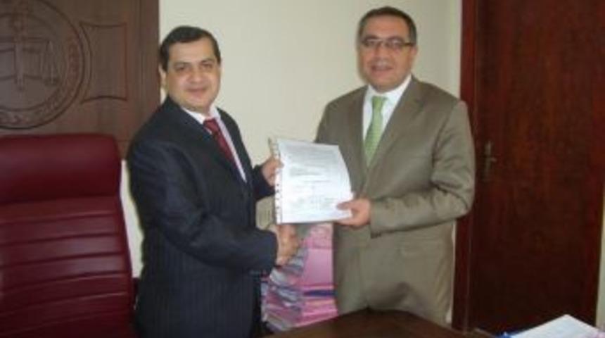 Birlik Başkanı &Ouml;rd&uuml; Mazbatasını Aldı