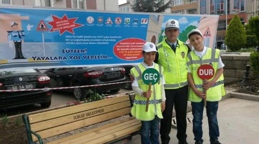 Minik Trafik Polisleri İş Başında