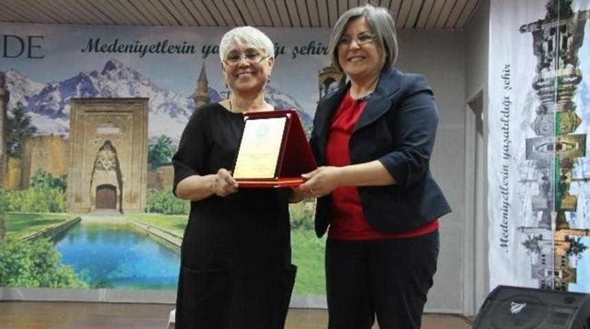 Niğde &Uuml;niversitesinde Ebeler İ&ccedil;in Tamamlayıcı Tıp Eğitimi Konusu Anlatıldı