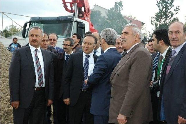 Dünyada 7 Milyar İnsanın 925 Milyonu Aç, 500 Milyonu Da Obez 1