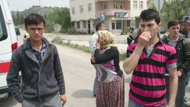 &Ccedil;ocuğunu Okuldan Almaya Giderken Kaza Yaptı 3