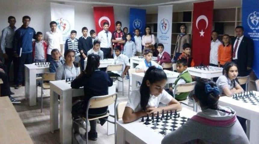 Spor Şenlikleri Satran&ccedil;la Devam Ediyor