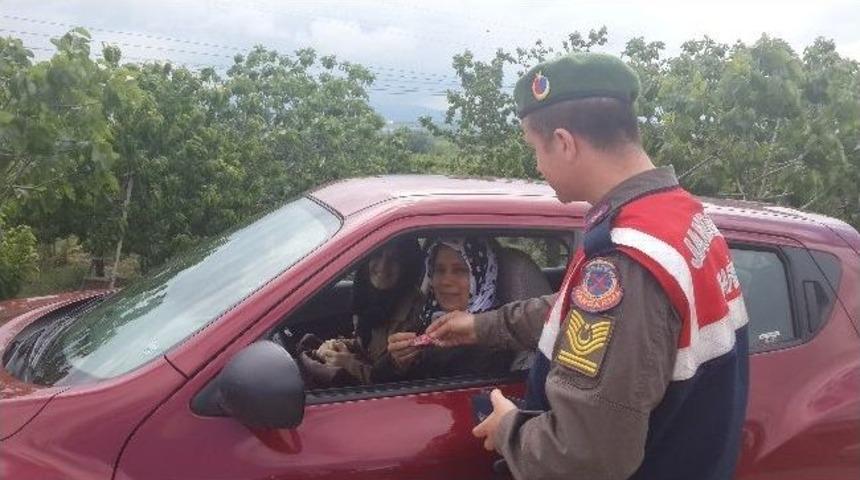 Jandarmadan &Ouml;nce Uyarı, Sonra Hediye