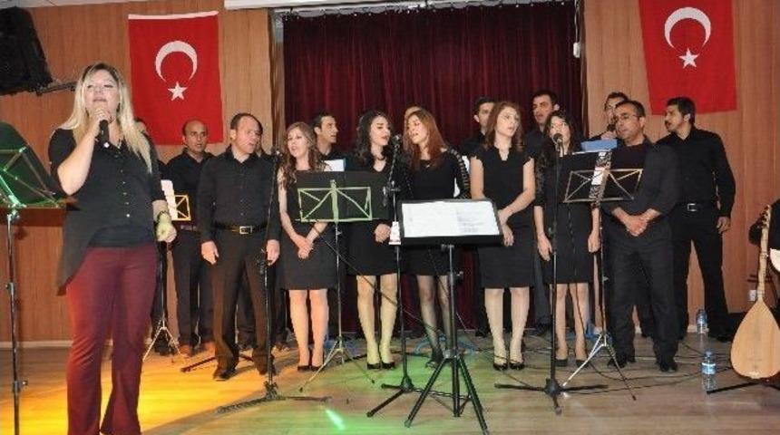 Vali Cengiz Derik'te &Ouml;ğretmenlerin Konserine Katıldı