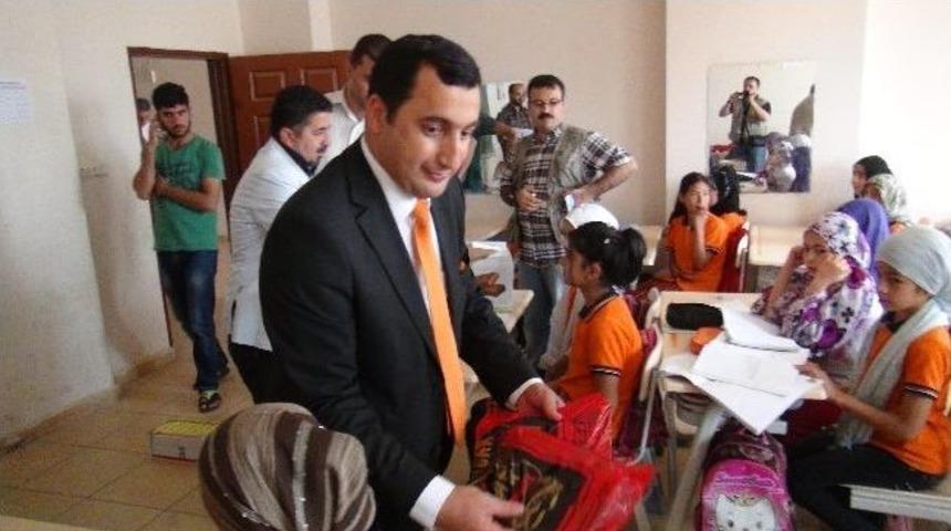 Eğitimci Ve Gazetecilerden Suriyeli &Ouml;ğrencilere Yardım