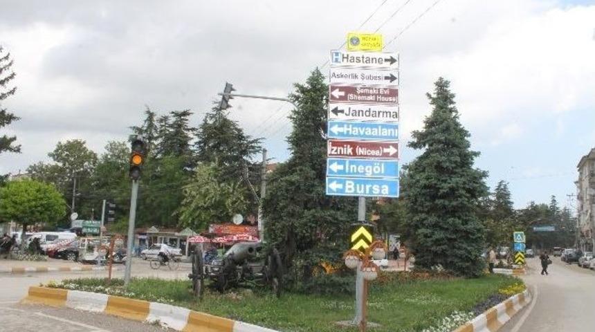 Trafik Levhaları Yenilendi