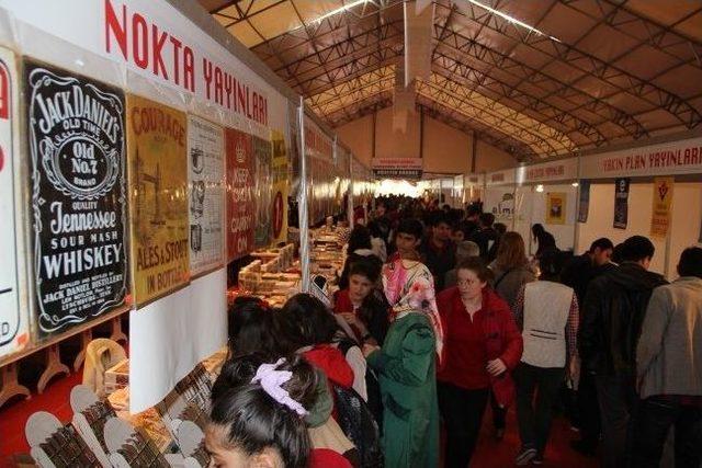 Yağmur Ve Armağan, Çarşamba Kitap Fuarı’nda