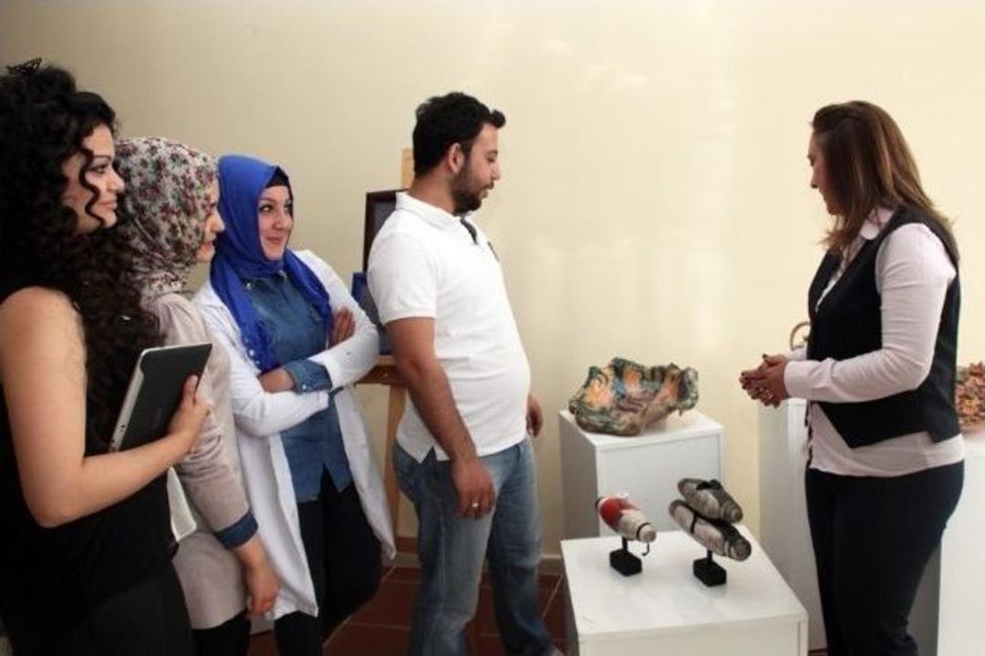 &Ouml;ğretim Elemanlarından El Sanatları Sergisi