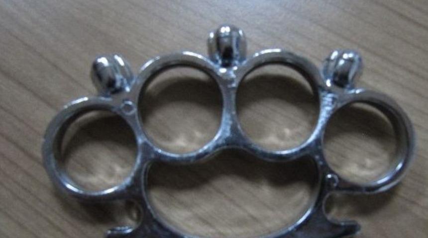 Hurma Y&uuml;kl&uuml; Tır&rsquo;da Muşta Ve Sustalı Bı&ccedil;ak Ele Ge&ccedil;irildi