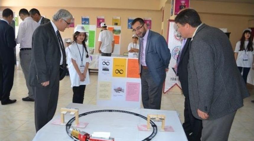 Durmayan Tren İlgi Odağı Oldu