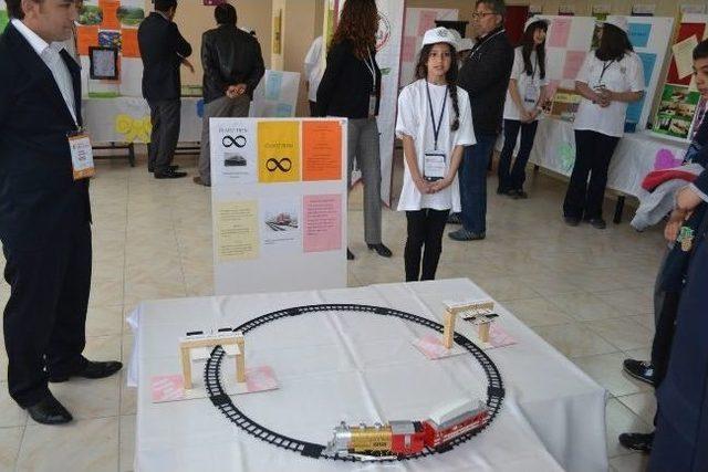 Durmayan Tren İlgi Odağı Oldu 1