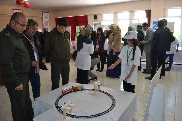 Durmayan Tren İlgi Odağı Oldu 3